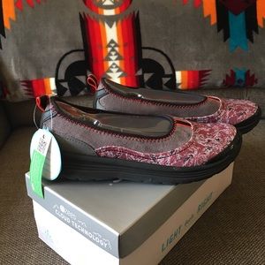 Bzees “Splendid” slip ons